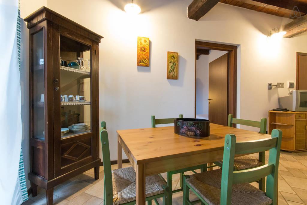 Ca Borgo Vecchio Aparthotel Brusasco Ruang foto