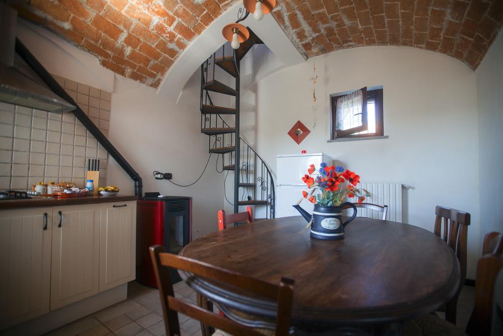 Ca Borgo Vecchio Aparthotel Brusasco Ruang foto