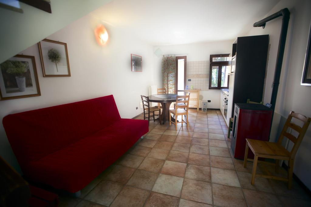 Ca Borgo Vecchio Aparthotel Brusasco Ruang foto